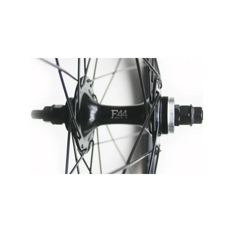 ROUE F44 ARRIÈRE REVOLTED