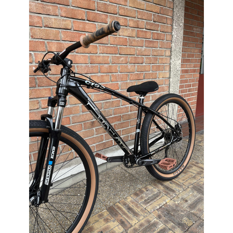 Custom Collective C100 Pro noir tan 2022 - Wheeling Bike
