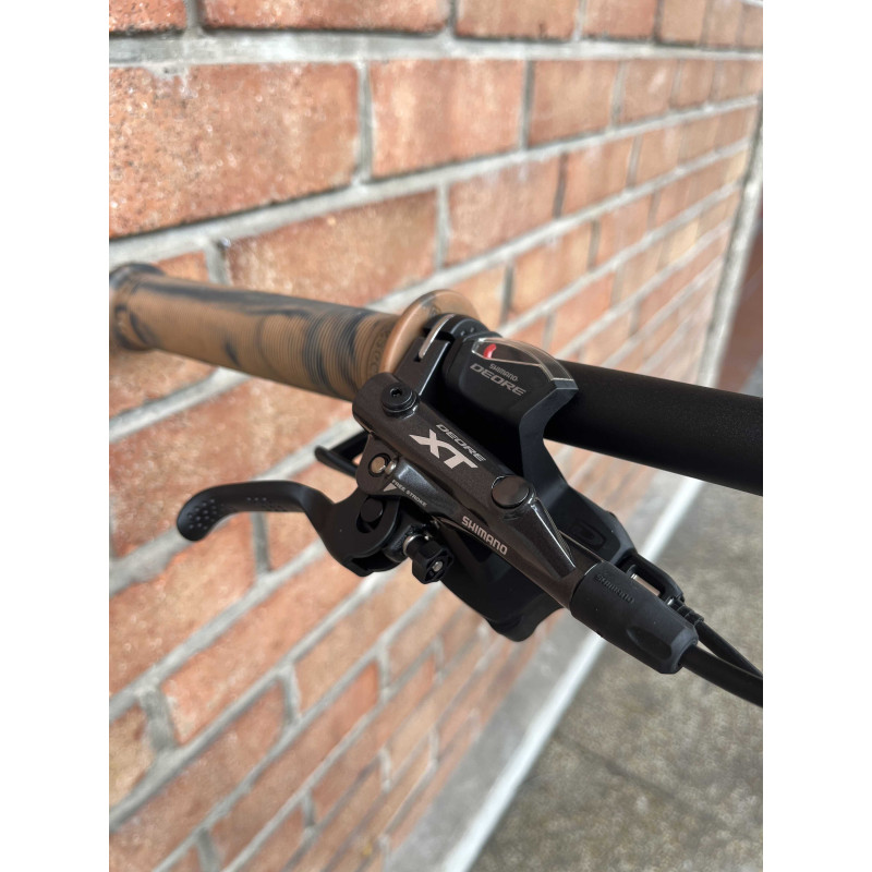 Custom Collective C100 Pro noir tan 2022 - Wheeling Bike