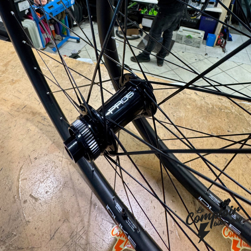 Roues Custom Gravel - HOPE Pro 5 & DUKE World Runner X