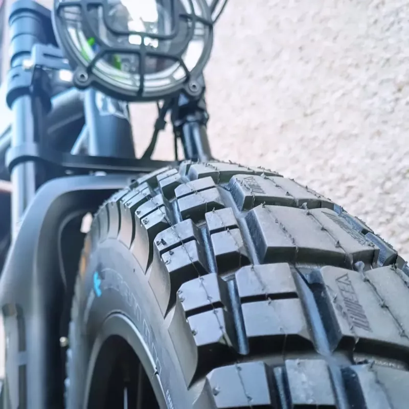 Pneu Fat Bike VEE TIRE CO Huntsman noir - 20' x 4.0 sur Gorille-cycles Kong