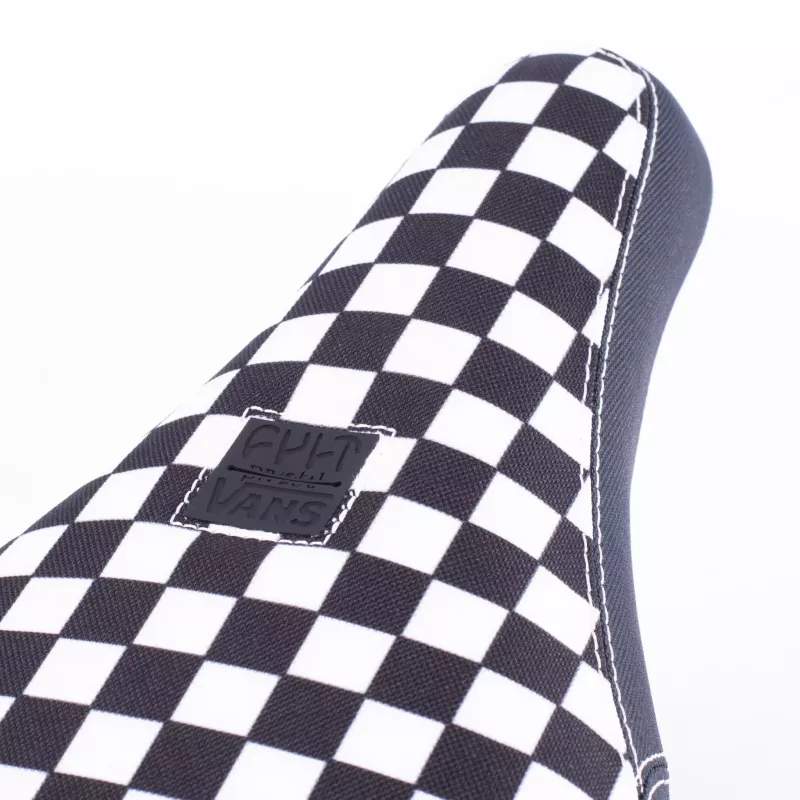 Selle CULT x VANS Old school mid Slip on damiers noire-blanche